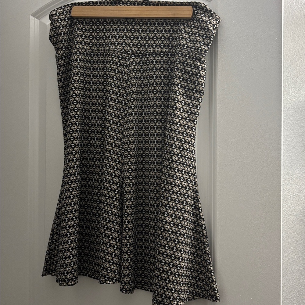 Max Studio Black, Brown and White Floral skirt gently loved